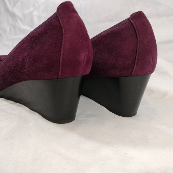 VIONIC Purple Suede Wedges with Flower Embellishment - Picture 3 of 8